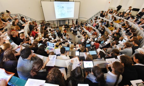 Rund 17 Prozent aller 2,87 Millionen Studierenden in Deutschland kommen laut Statistischem Bundesamt aus dem Ausland. (Archivbild) - © Waltraud Grubitzsch/dpa-Zentralbild/dpa