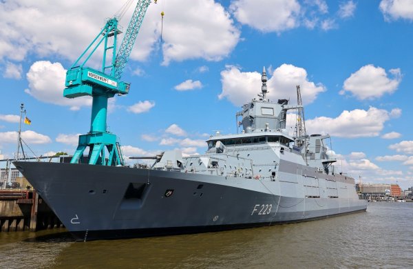 Der Rüstungskonzern Rheinmetall will in den Marine-Bereich einsteigen und erwägt eine Übernahme der Lürssen-Militärwerften. (Archivbild) - © Christian Charisius/dpa