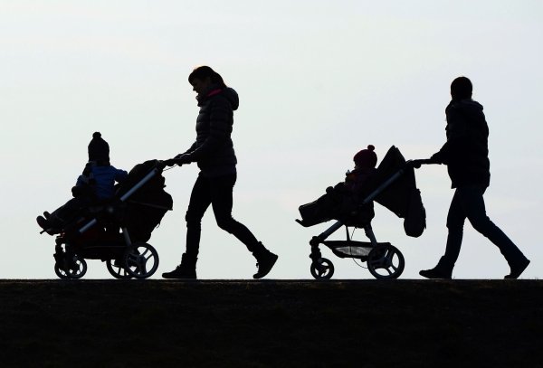Kinderwagen kosten oft mehrere hundert Euro - © Felix Kästle/dpa