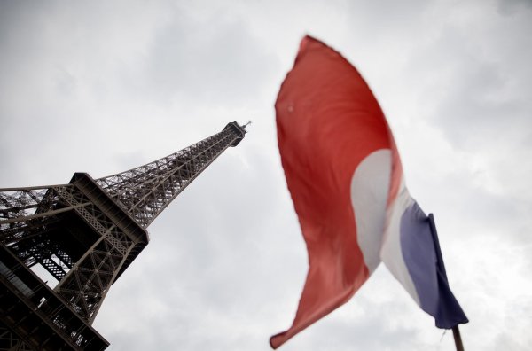 Dauerkrise in Frankreich: Das Land findet nicht zur Ruhe. (Symbolfoto) - © picture alliance / Kay Nietfeld/dpa