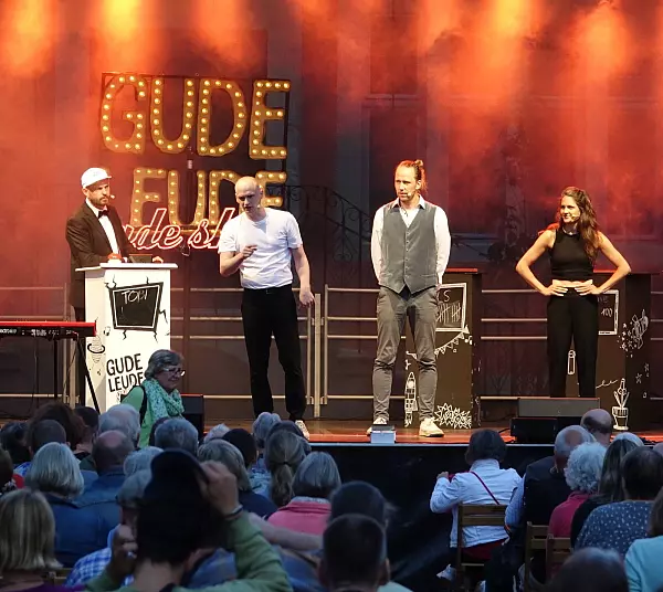 Das Impro-Theater "Gude Leude" bei seinem Auftritt im vergangenen Jahr. - &copy; Archivfoto: Axel B&uuml;rger