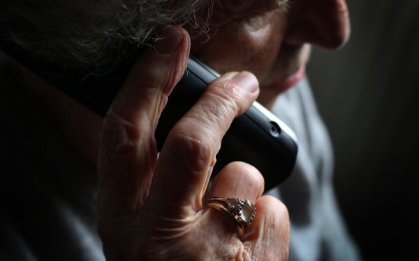 Im Kampf gegen sogenannte Schockanrufe organisierter Betrügerbanden vernetzt sich die Polizei internationaler. (Symbolbild) - © Karl-Josef Hildenbrand/dpa