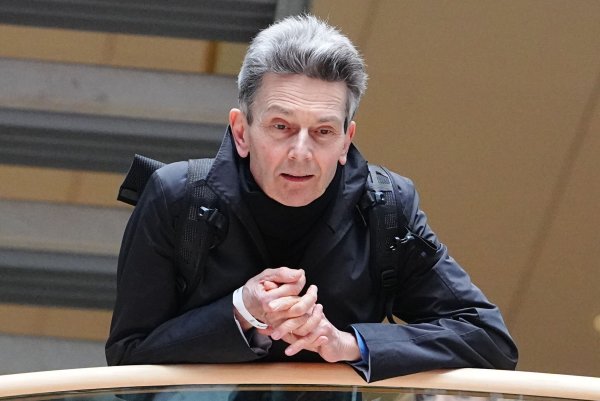 Der frühere SPD-Fraktionschef Rolf Mützenich ist einer der prominentesten Unterzeichner des Papiers. (Archivbild) - © Kay Nietfeld/dpa