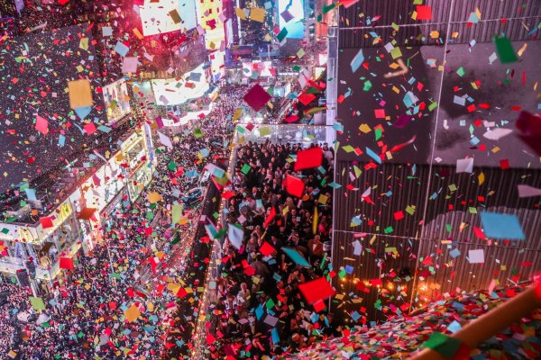 Fröhliche Silvesterparty auf dem Times Square. - © Heather Khalifa/AP/dpa