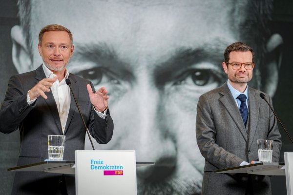 Die FDP-Führung zeigt sich trotz der Umfragewerte zuversichtlich für Bundestagswahl - © Kay Nietfeld/dpa
