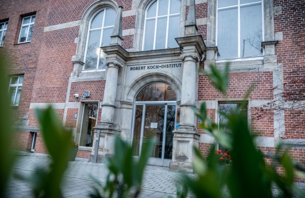 Das Robert Koch-Institut (RKI) in Berlin. - © Michael Kappeler/dpa