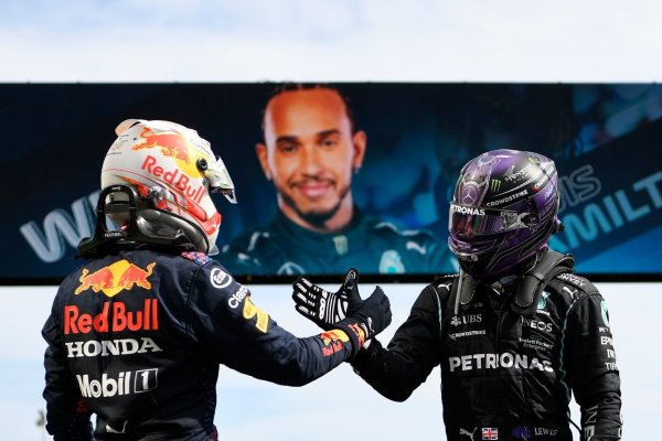 Hamilton und Verstappen - © Foto: Gabriel Bouys/Pool AFP/AP/dpa