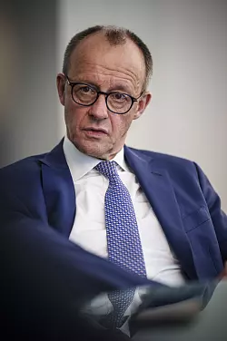 Der Anschlag in Magdeburg und die Morde in Aschaffenburg hätten ihn zum Umdenken gebracht, sagt der CDU Bundesvorsitzende. - © Dominik Butzmann