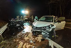 Am Mittwochabend wird eine Frau aus Nieheim bei einer Kollision mit auf der Ostwestfalenstra&szlig;e schwer verletzt. - &copy; Freitag TV/Stock