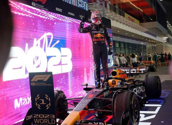 Hattrick perfekt: Auch im Jahr 2023 heißt der Formel-1-Weltmeister Max Verstappen. - © Hasan Bratic/dpa