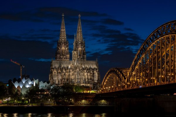 Rund 700 Lampen sind für die Beleuchtung im Einsatz. - © Thomas Banneyer/dpa