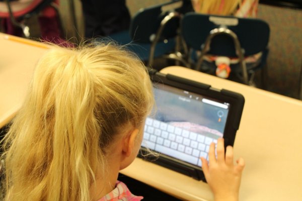 An der Sekundarschule Horn-Bad Meinberg sollen in naher Zukunft iPads als Lernmittel zum Einsatz kommen. Dass Eltern allerdings für den Gesamtbetrag der hochpreisigen Tablet-Computer aufkommen müssen, sei rechtswidrig. - © Symbolbild: Pixabay