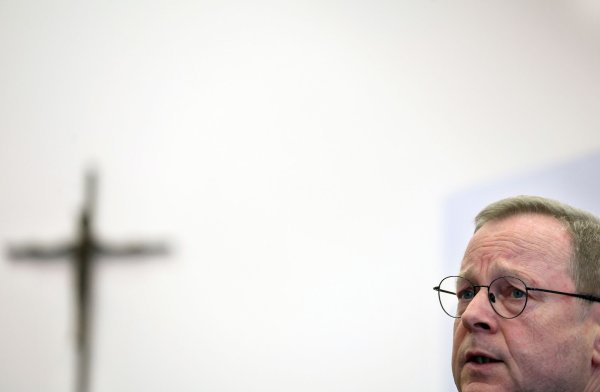 Bischof Georg Bätzing kündigt an, dass «bald» eine deutsche Delegation nach Rom reisen wird. - © Karl-Josef Hildenbrand/dpa