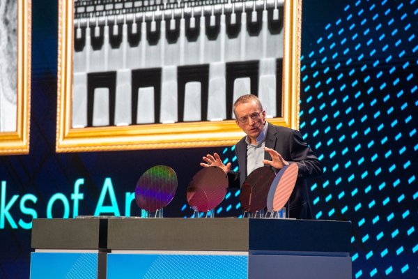 Aktuell liegen rund 80 Prozent der weltweiten Halbleiter-Produktion in Asien und 20 Prozent im Westen. Intel-Chef Pat Gelsinger will binnen zehn Jahren auf jeweils 50 Prozent zu kommen. - © Andrej Sokolow/dpa