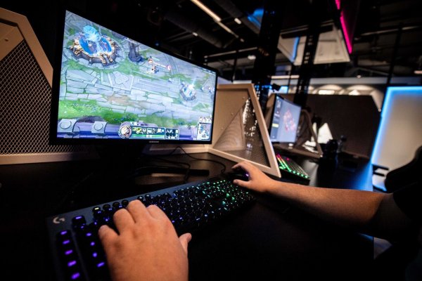 Auch die E-Sport-Organisationen Eintracht Spandau und G2 sind beim Equal eSports Cup dabei. - © Zacharie Scheuer/dpa-tmn/dpa