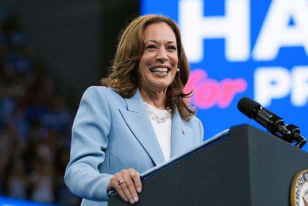 US-Vizepräsidentin Kamala Harris hat sich bei einer Online-Abstimmung der Demokraten die notwendige Mehrheit der Delegiertenstimmen für die Präsidentschaftskandidatur ihrer Partei gesichert. (Archivbild) - © John Bazemore/AP