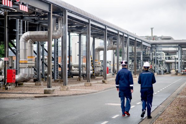 Der Gasspeicher Rehden in Niedersachsen - auch diese Anlage ist derzeit nicht allzu voll. (Archivbild) - © Hauke-Christian Dittrich/dpa