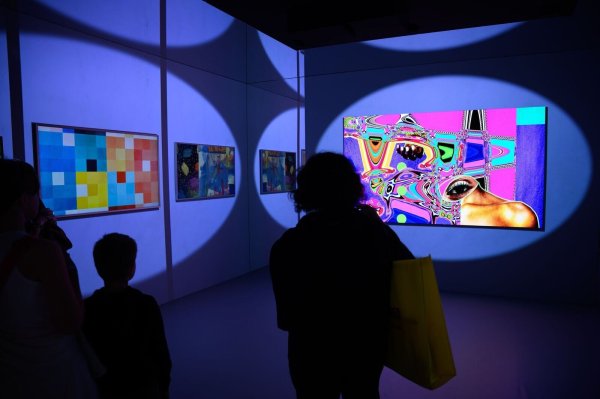 Unterhaltungselektronik wird in der Tendenz billiger. (Symbolbild) - © Bernd von Jutrczenka/dpa