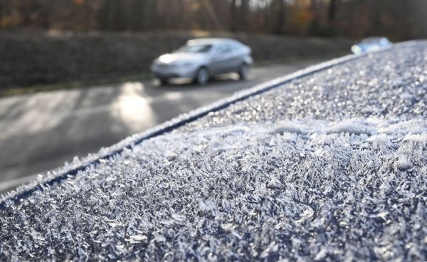 In Stuttgart startete der Tag frostig. - © Bernd Weißbrod/dpa