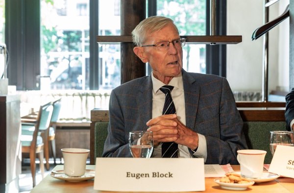 Eugen Block wirft der Vorsitzenden Richterin im Prozess gegen seine Tochter Christina Befangenheit vor. (Archivbild) - © Markus Scholz/dpa