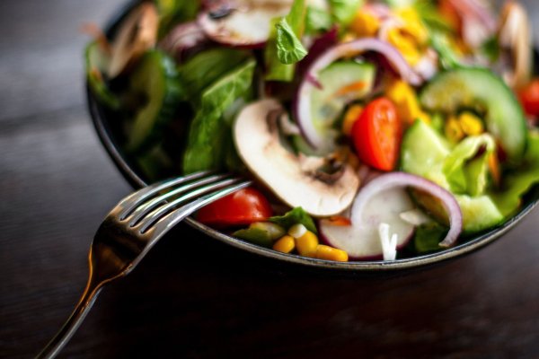 Pflanzliche Produkte verursachen in der Regel geringere Emissionen als Fleisch. - © Sina Schuldt/dpa/Archivbild