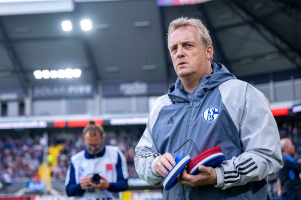 Nicht beim FC Schalke 04: Mike Büskens. - © David Inderlied/dpa
