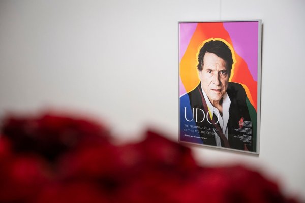 Bei einer Online-Auktion gibt es Gegenstände aus dem Nachlass von Udo Jürgens zu ersteigern - vom Füller bis zum Konzertflügel. - © Lukas Barth/dpa