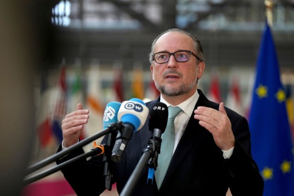 Außenminister Alexander Schallenberg soll in Österreich übergangsweise auch als Bundeskanzler dienen. - © Virginia Mayo/AP/dpa
