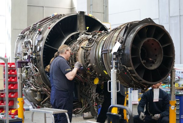 Der Lufthansa-Konzern stellt auch 2025 neue Kräfte ein. - © Marcus Brandt/dpa