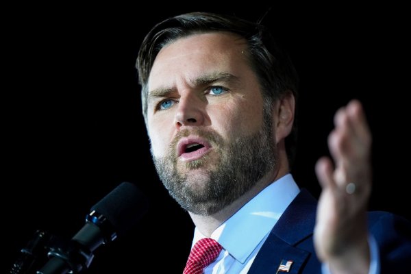 J.D. Vance kommt aus ärmlichen Verhältnissen. (Archivbild) - © Steve Senne/AP/dpa