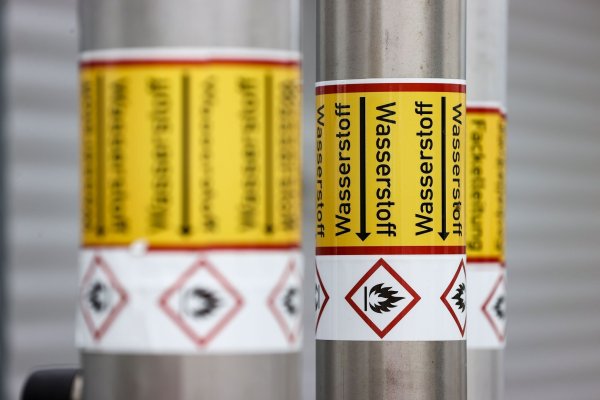 Im künftigen Wirtschaftssystem soll Wasserstoff eine zentrale Rolle spielen. Mehr als die Hälfte des Bedarfs soll importiert werden. (Symbolbild) - © Jan Woitas/dpa