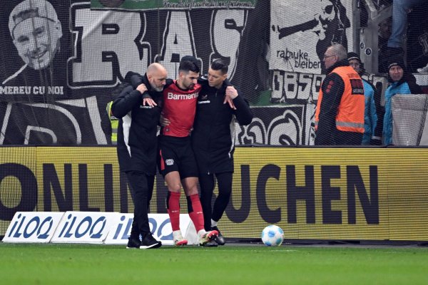 Bayers Terrier verletzte sich früh gegen Gladbach. - © Federico Gambarini/dpa
