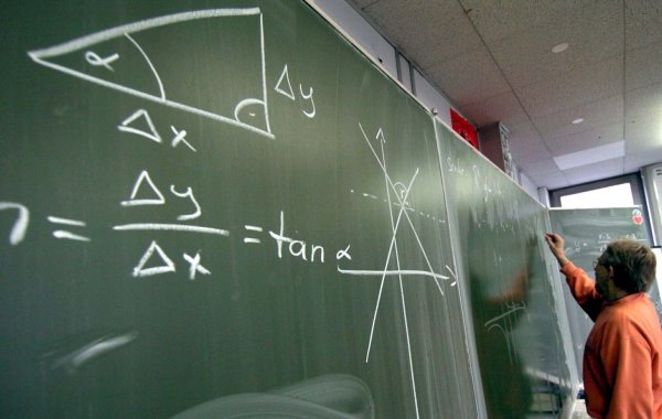 Lehrer im Unterricht - © Foto: Roland Holschneider