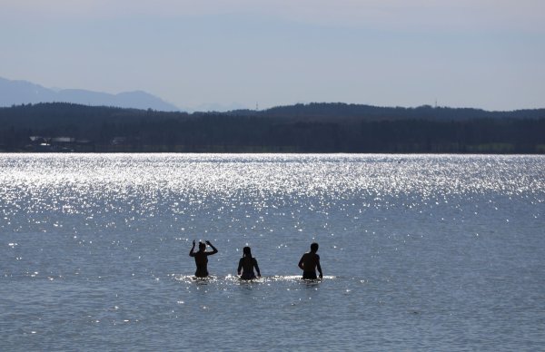 Am Starnberger See lebt sich\\\'s ausgesprochen angenehm - und die arbeitende Bevölkerung ist gesünder als andernorts. (Symbolbild) - © Karl-Josef Hildenbrand/dpa