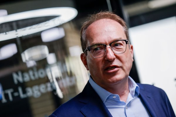 Das BSI soll laut Dobrindt mit mehr Geld ausgestattet werden, um die Cyber-Sicherheit zu stärken. - © Thomas Banneyer/dpa