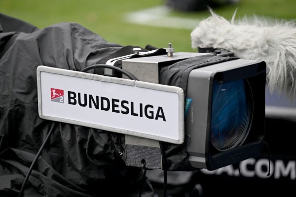 RTL startet mit der Übertragung der Partie Bielefeld gegen Düsseldorf in die Zweitliga-Saison, - © Fabian Fuchs/dpa