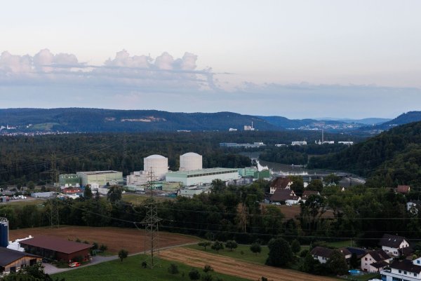 Kein Sicherheitsproblem, sondern Umweltauflagen: Deshalb wurden die Reaktoren im AKW Beznau heruntergefahren. - © Philipp von Ditfurth/dpa