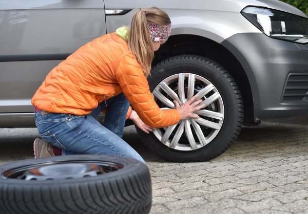 Winterreifen wechseln - © Foto: Angelika Warmuth