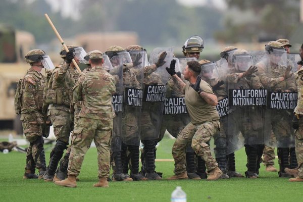Das Pentagon plant, die Hälfte der Nationalgarde-Soldaten in Los Angeles abzuziehen. - © Jae C. Hong/AP/dpa