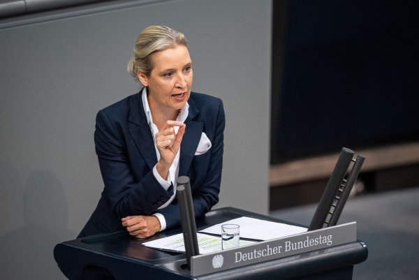 Die Universität Bayreuth prüft einen Plagiatsverdacht gegen AfD-Chefin Alice Weidel. - © Melissa Erichsen/dpa