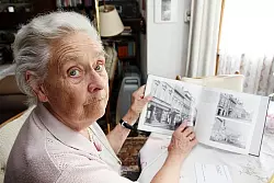 Macht Historie lebendig: Lieselotte Heldmann erinnert sich an Detmold, wie es vor mehr als 60 Jahren war. - &copy; 