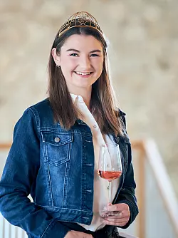Die Deutsche Weinprinzessin Katharina Gräff gibt sich die Ehre. - © Werbegemeinschaft Detmold