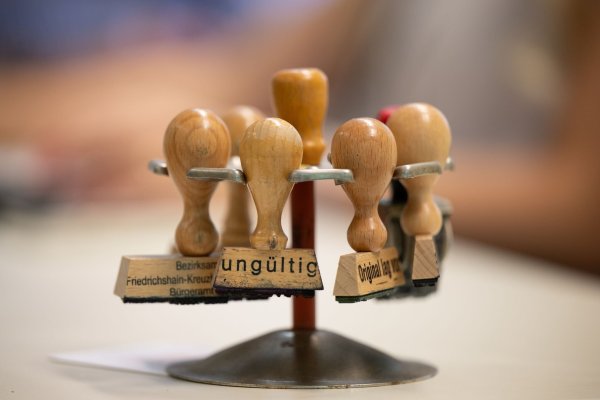 Unternehmen wollen von Berichtspflichten entlastet werden. - © Sebastian Christoph Gollnow/dpa