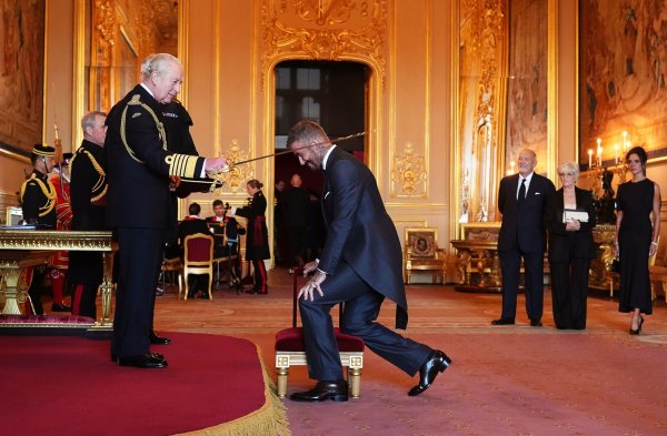 David Beckham wurde zum Ritter geschlagen. - © Jonathan Brady/PA via AP/dpa