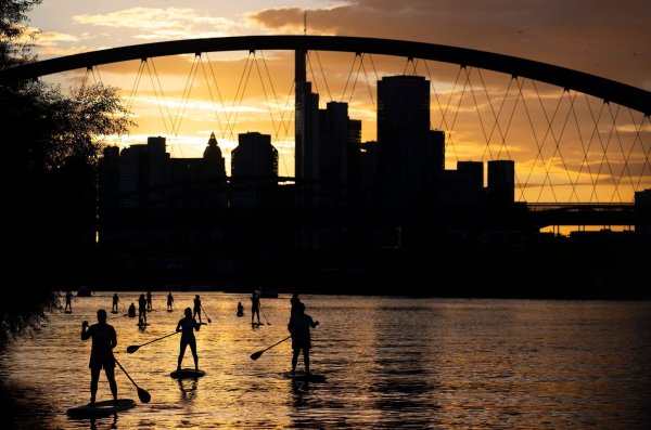 Frankfurt ist von einem Reisemagazin zu einem der «Best Places to Go» gekürt worden. (Archivbild) - © Boris Roessler/dpa
