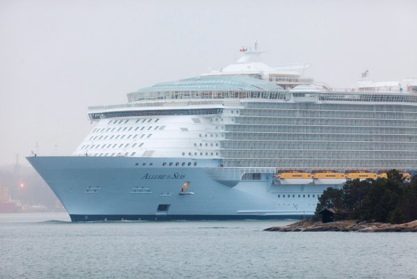 Die 66-Jährige war auf der «Allure of the Seas» der Reederei Royal Caribbean von ihrem Balkon gestürzt. (Archivbild) - © Vesa - MattiVaara/epa/dpa