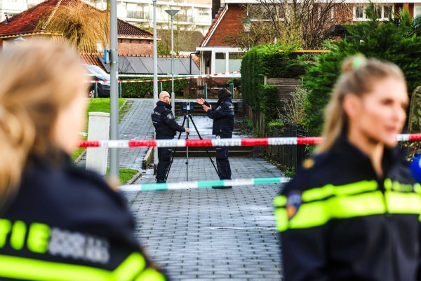 Für Hinweise zur Ergreifung des Todesschützen von Rotterdam haben die Behörden eine Belohnung von 30.000 Euro ausgesetzt. - © JEFFREY GROENEWEG/ANP/dpa