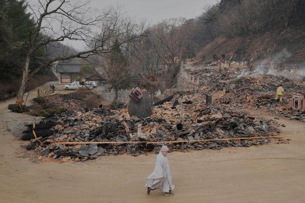 Bei den Bränden ist der über tausend Jahre alte Gounsa-Tempel zerstört worden. - © Ahn Young-joon/AP/dpa