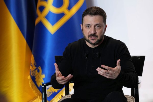 Der ukrainische Präsident Selenskyj wirft Moskau vor, trotz einer anderslautenden Abmachung weiter ukrainische Energieanlagen zu beschießen. - © Aurelien Morissard/AP/dpa