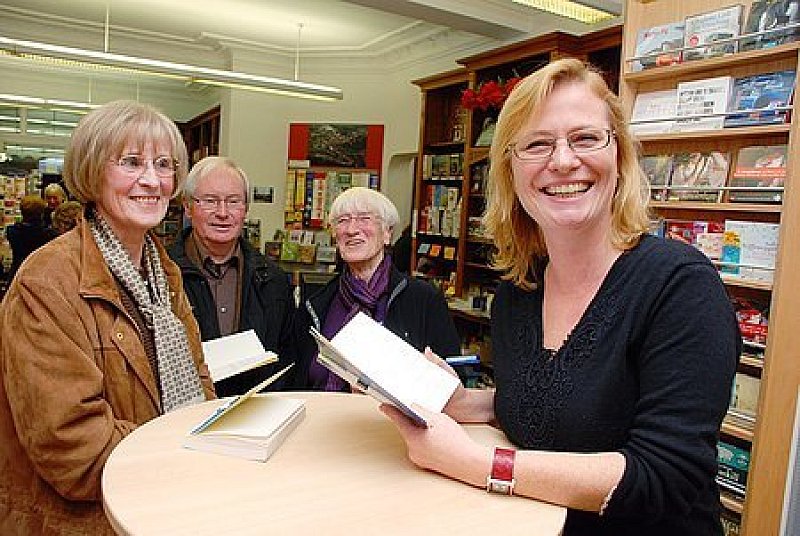 Bertina Henrichs liest erstes Viertel ihres Erfolgsromans Lokale